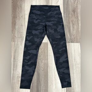 Lululemon Wunder Train HR Tight 28” Length, Sz 10 Women’s, Black/Grey Camo